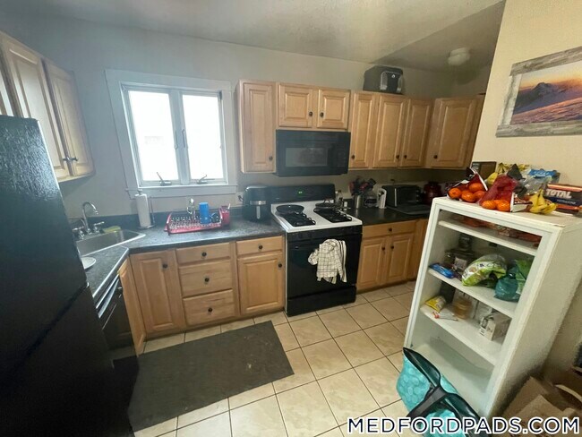 89 Hillsdale Rd in Medford, MA - Building Photo - Building Photo