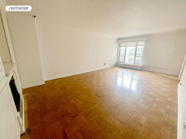 200 Central Park S in New York, NY - Building Photo - Building Photo
