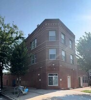3301 W Evergreen Ave in Chicago, IL - Building Photo