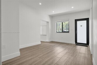 10424 NW 33rd Ave in Miami, FL - Building Photo - Building Photo