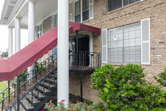 The Gardens Condominiums in Houston, TX - Building Photo - Building Photo