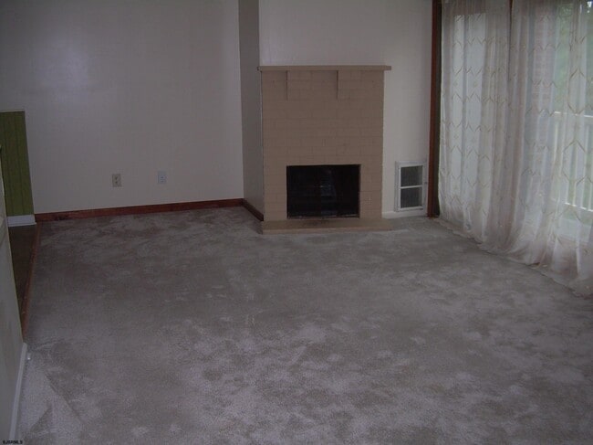 303 Meadowbrook Dr in Hamilton, NJ - Building Photo - Building Photo