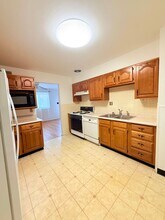 470 Hundley Dr in Florissant, MO - Foto de edificio - Building Photo