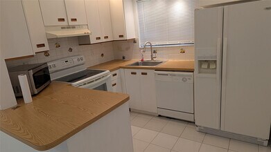 2372 NW 39th Ave in Coconut Creek, FL - Building Photo - Building Photo