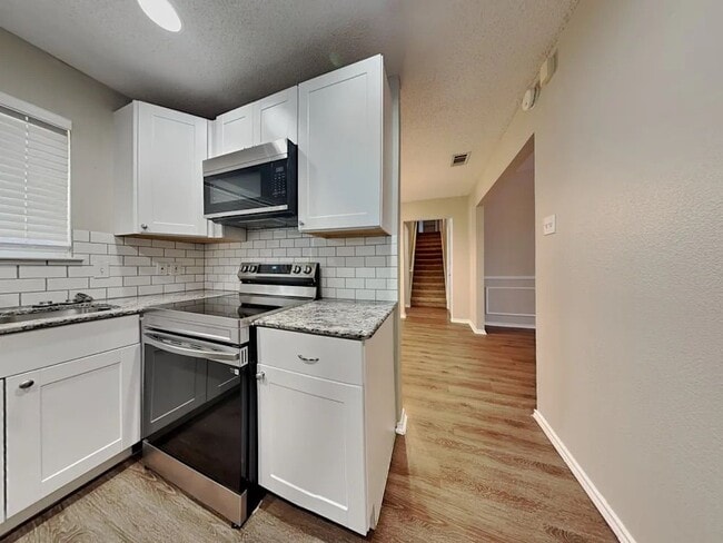 605 Red Coat Ln in Arlington, TX - Foto de edificio - Building Photo