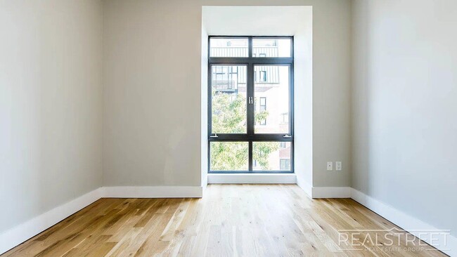 Leonard Street in Brooklyn, NY - Building Photo - Building Photo