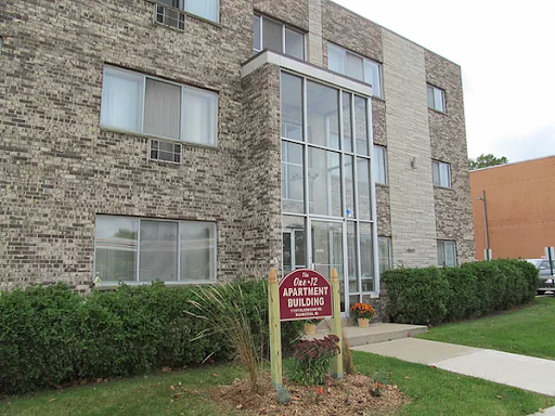 11205 W Bluemound Rd in Wauwatosa, WI - Building Photo