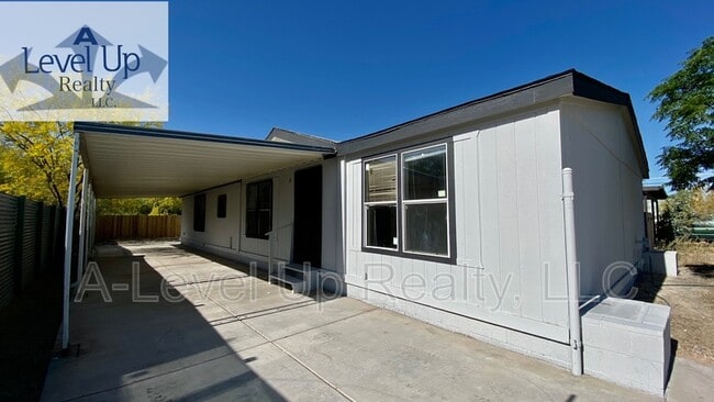 property at 315 W Lee St