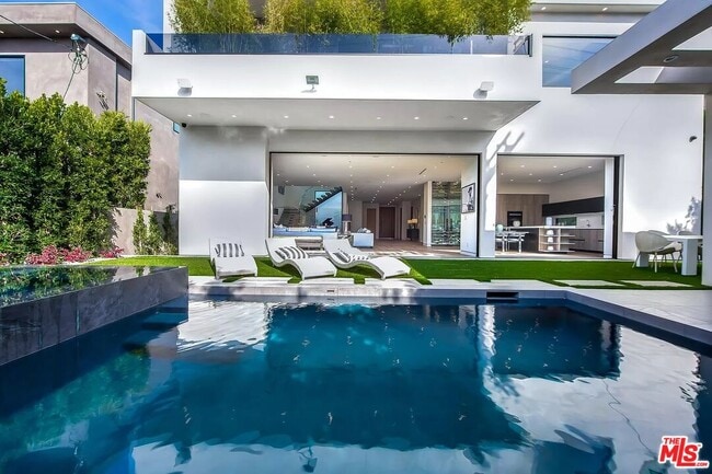 723 Orlando Ave in West Hollywood, CA - Building Photo - Building Photo