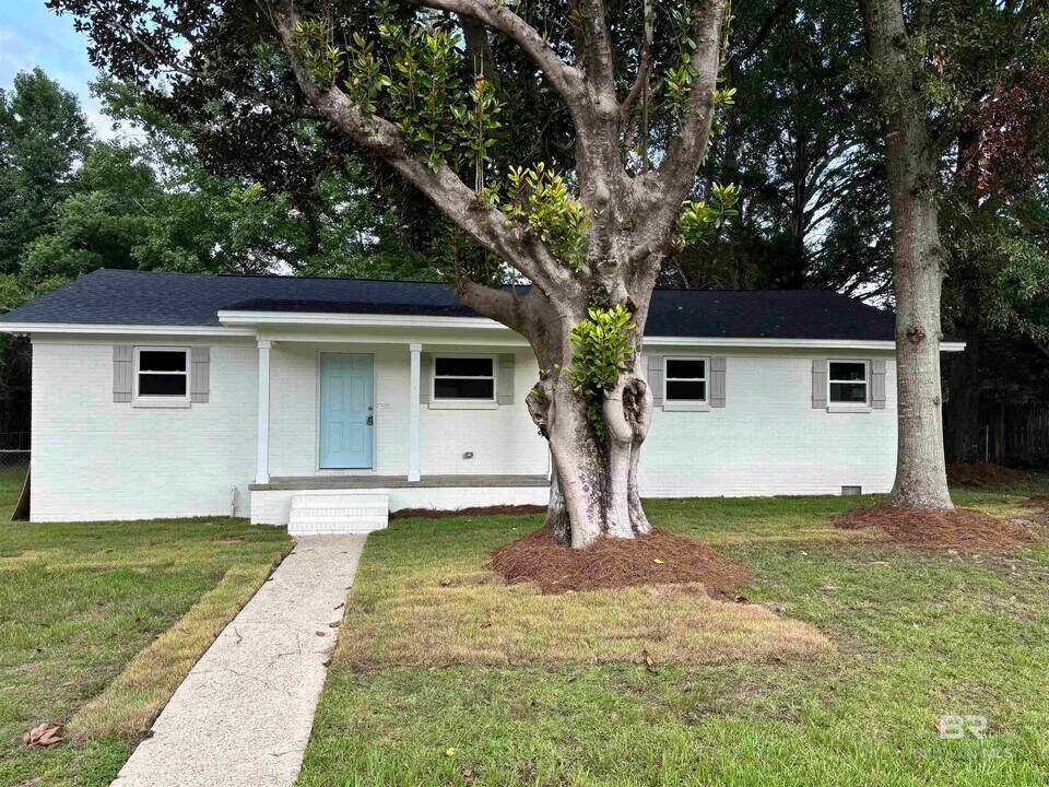 23136 Oak St in Robertsdale, AL - Building Photo