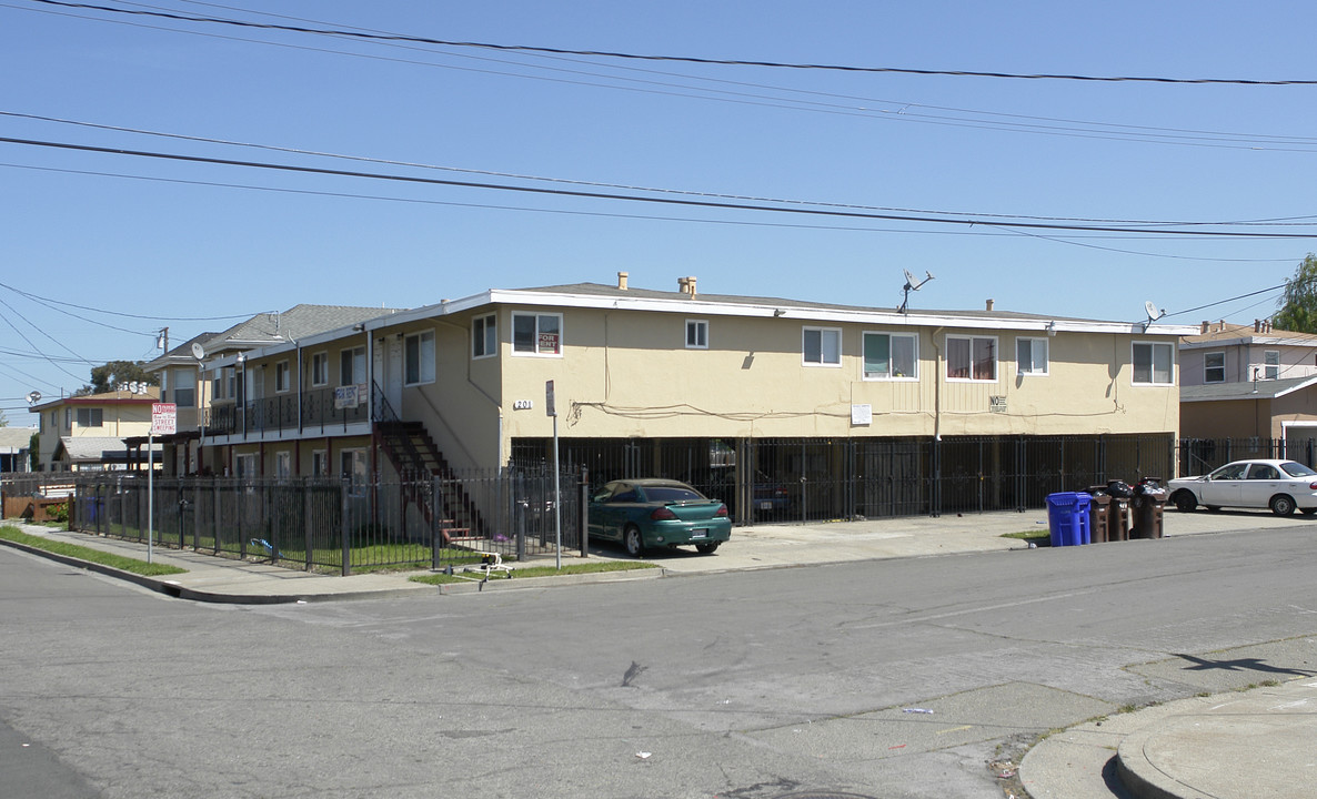 201 Sanford Ave in Richmond, CA - Building Photo