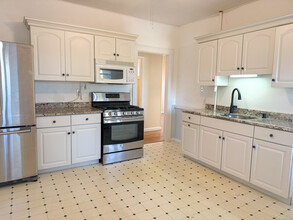 190 Montauk Ave in New London, CT - Building Photo - Building Photo
