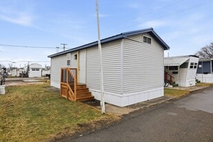 22600 Middlebelt Rd in Farmington Hills, MI - Building Photo