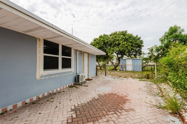 property at 1550 NE 41st Ct