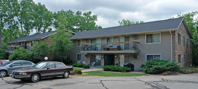 West Bend Terrace in West Bend, WI - Building Photo - Building Photo