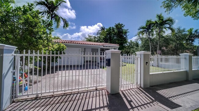 1115 Madrid St in Coral Gables, FL - Building Photo - Building Photo