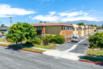 Summit Walk Apartments in Ontario, CA - Building Photo - Building Photo