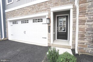 114 Higher Rock Ct in North Wales, PA - Building Photo