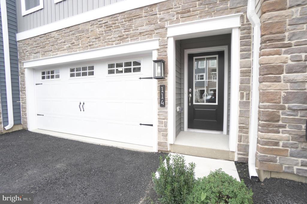 114 Higher Rock Ct in North Wales, PA - Building Photo