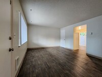 1669 Dollar St in West Linn, OR - Foto de edificio - Building Photo