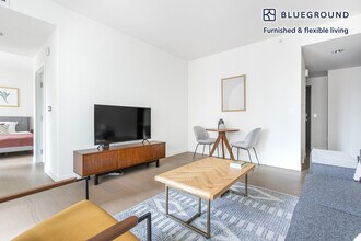 225 S Grand Ave in Los Angeles, CA - Building Photo - Building Photo