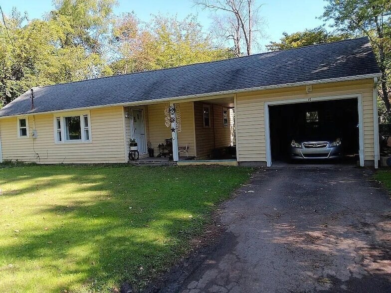 110 Brigham Ln in Lake Katrine, NY - Building Photo