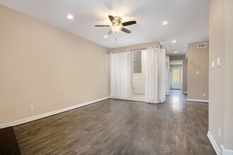 5978 Woodway Place Ct in Houston, TX - Building Photo - Building Photo