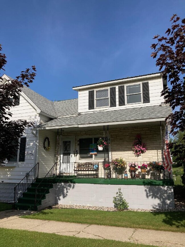 1006 Kosciusko St Rentals in Manistee, MI