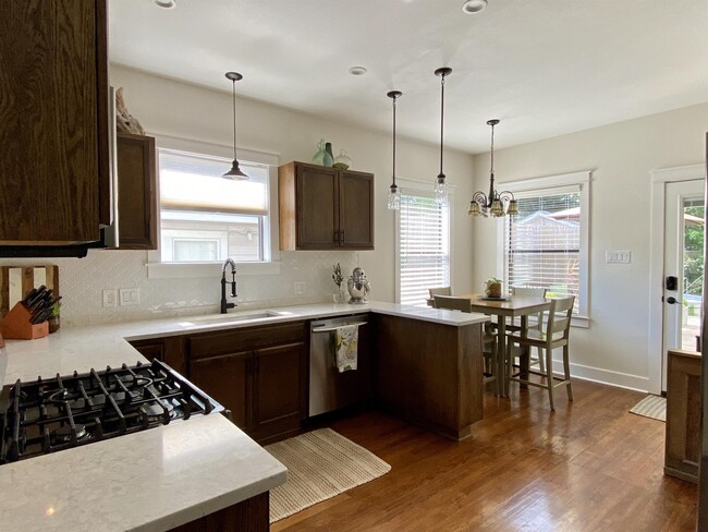 property at 107 W Ridgewood Ct