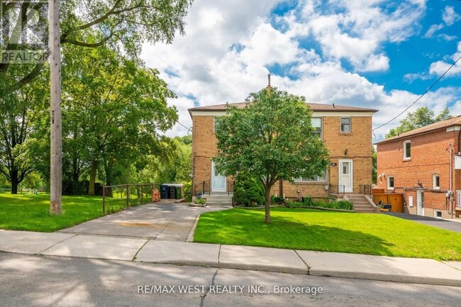 83 East Dr in Toronto, ON - Building Photo - Building Photo