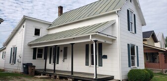 307 W Washington St in Winchester, IN - Building Photo