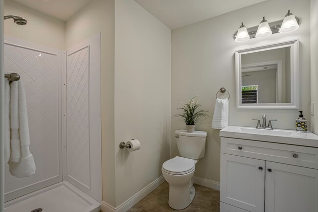 217 Hillcrest Dr in Encinitas, CA - Building Photo - Building Photo