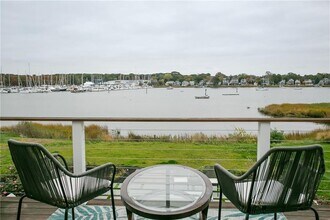 126 Riverside Dr in East Providence, RI - Building Photo - Building Photo