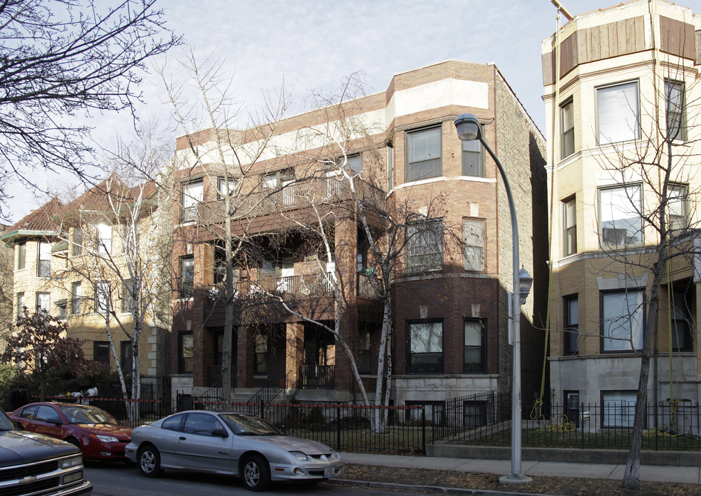 926 W Belle Plaine Ave in Chicago, IL - Building Photo