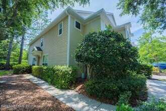 7990 Baymeadows Rd E in Jacksonville, FL - Foto de edificio - Building Photo