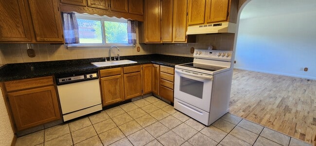1220 Cannon St in Helena, MT - Building Photo - Building Photo