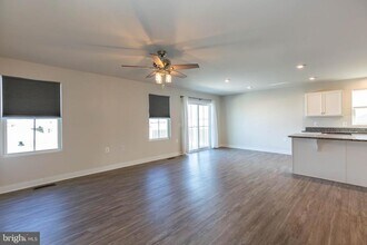 210 Eternal Way in Hedgesville, WV - Building Photo - Building Photo