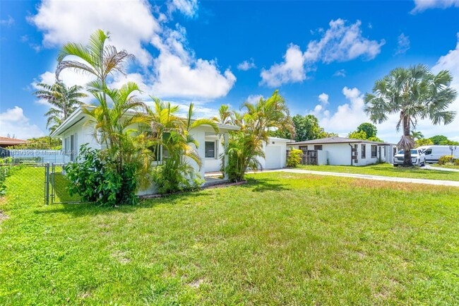 13392 SW 66th Terrace in Miami, FL - Building Photo - Building Photo