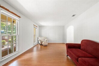 4000 Pinehurst Pl in Decatur, GA - Foto de edificio - Building Photo