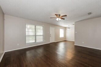 517 Parkview Dr in Burleson, TX - Building Photo - Building Photo