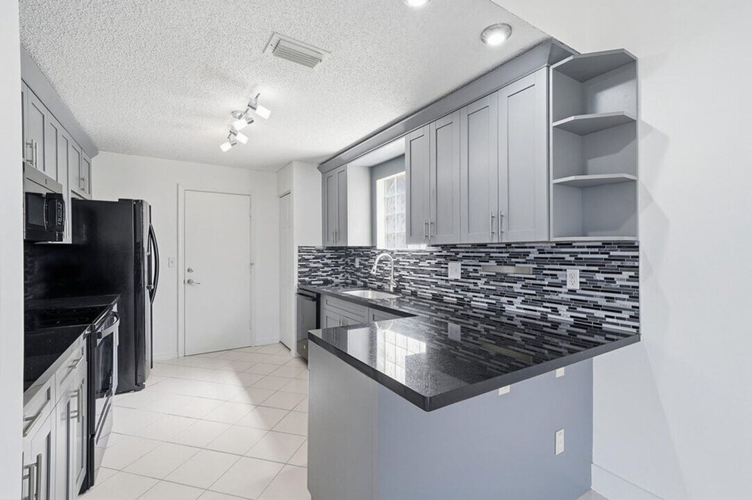 3422 NW 110th Way in Coral Springs, FL - Building Photo