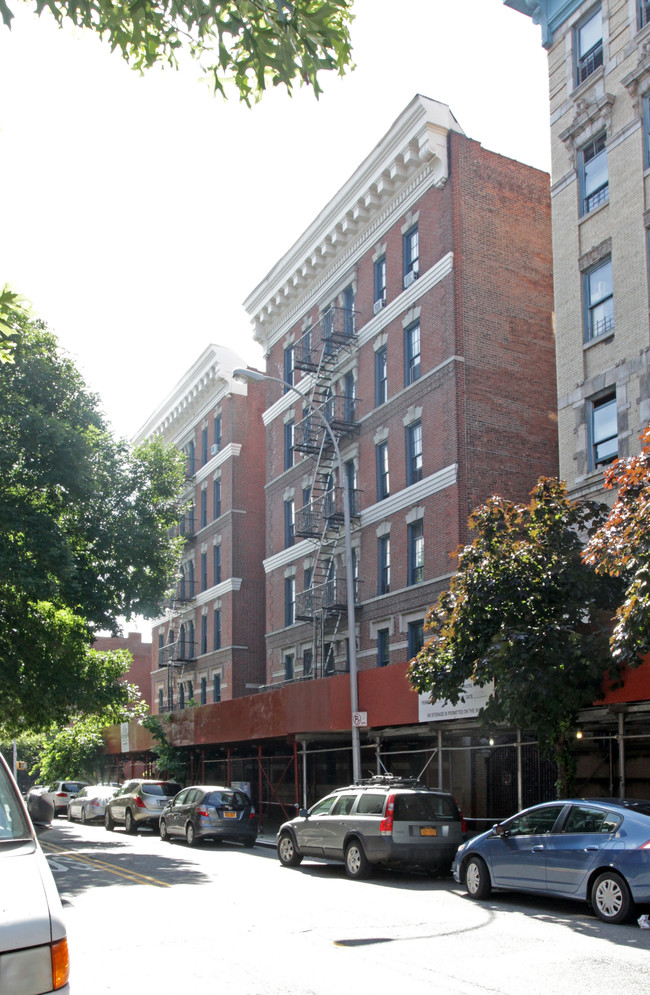 St. James Court in Brooklyn, NY - Foto de edificio - Building Photo