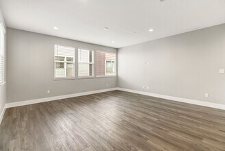 320 Barbato Ln in Sacramento, CA - Building Photo - Building Photo