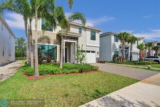 2622 NW 87th Ter in Pembroke Pines, FL - Foto de edificio - Building Photo