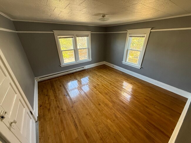 124 5th St S, Unit 2-Upper in Virginia, MN - Building Photo - Building Photo