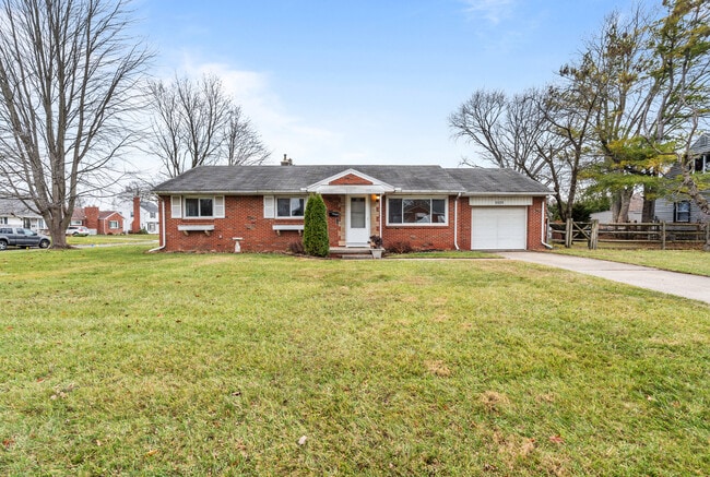 property at 5525 Sunnyside Dr