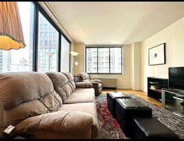 62 W 62nd St in New York, NY - Building Photo