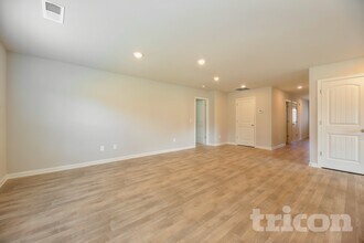 927 Equine Dr in Roebuck, SC - Foto de edificio - Building Photo