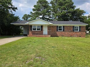 303 Cartwright Dr in Fayetteville, NC - Building Photo - Building Photo