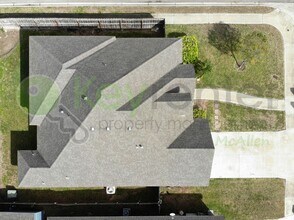 2413 N 46th St in McAllen, TX - Foto de edificio - Building Photo